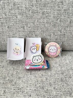 New Chiikawa Keychain & Badge Set